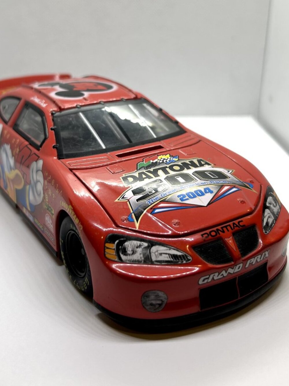 Disney NASCAR DAYTONA 500 2004 Donald Duck Grand Prix Race Car